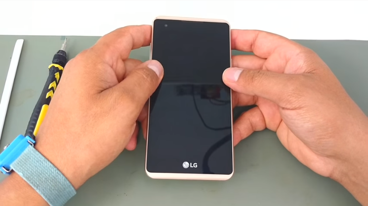 Aprenda como Abrir (Desmontar) os aparelhos LG Xstyle, K200, K200DSF