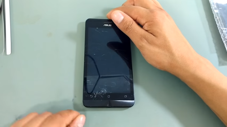 Aprenda como desmontar os aparelhos Asus Zenfone 5 A500, A500cg, A501, A501cg.