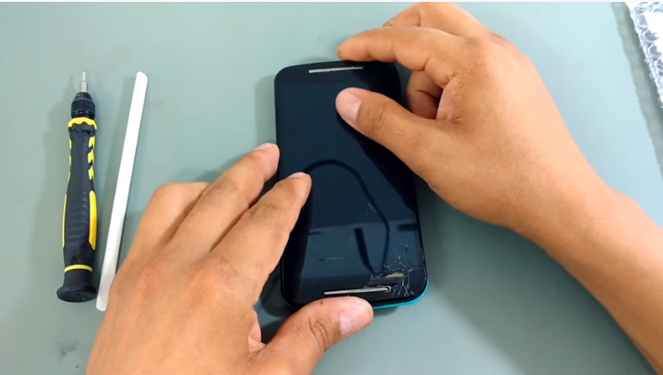Aprenda Como Desmontar os aparelhos Motorola Moto G2 XT1068, XT1069, XT1078.
