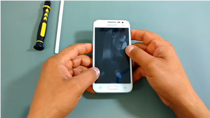 Aprenda Como desmontar os aparelhos Samsung Galaxy Win 2 SM-G360, G360M, G360BT.